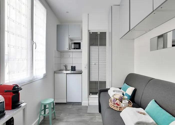 Intimate Studio-2p- Sacre Coeur Abesse * Париж